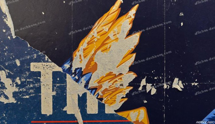 Affiche déchirée métro
